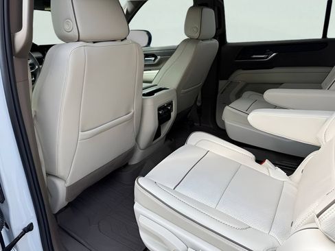 New 2026 GMC Yukon XL Denali w/ Sun & Power Step Package AWD/4WD image 17