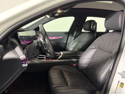 Used 2025 BMW 740i RWD image 5