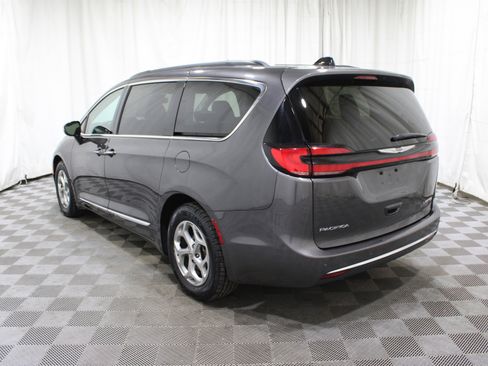 Used 2023 Chrysler Pacifica Limited image 34