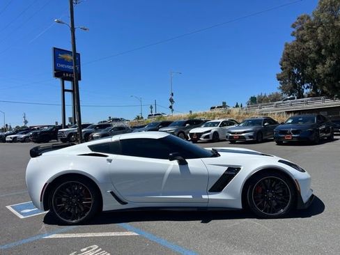 Used 2016 Chevrolet Corvette Z06 w/ 3LZ Preferred Equipment Group RWD image 6
