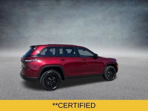 Used 2025 Jeep Grand Cherokee Altitude AWD/4WD image 4