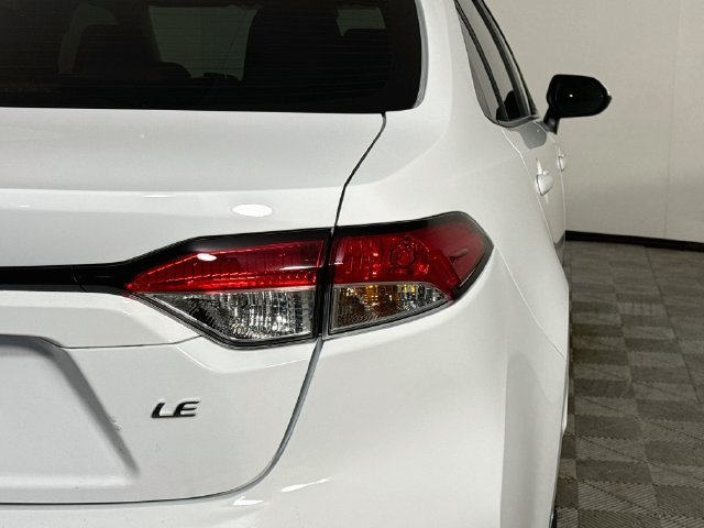Used 2025 Toyota Corolla LE FWD image 32