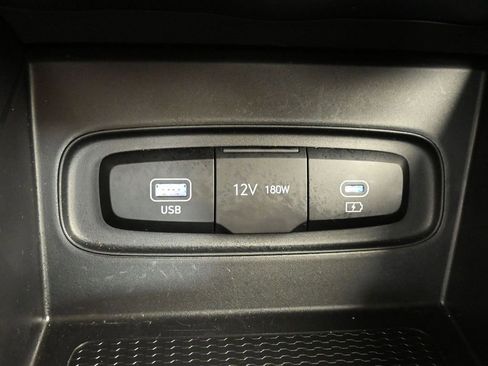 Certified 2025 Hyundai Venue SE image 31