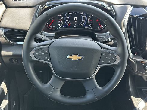 Used 2023 Chevrolet Traverse Premier FWD image 19