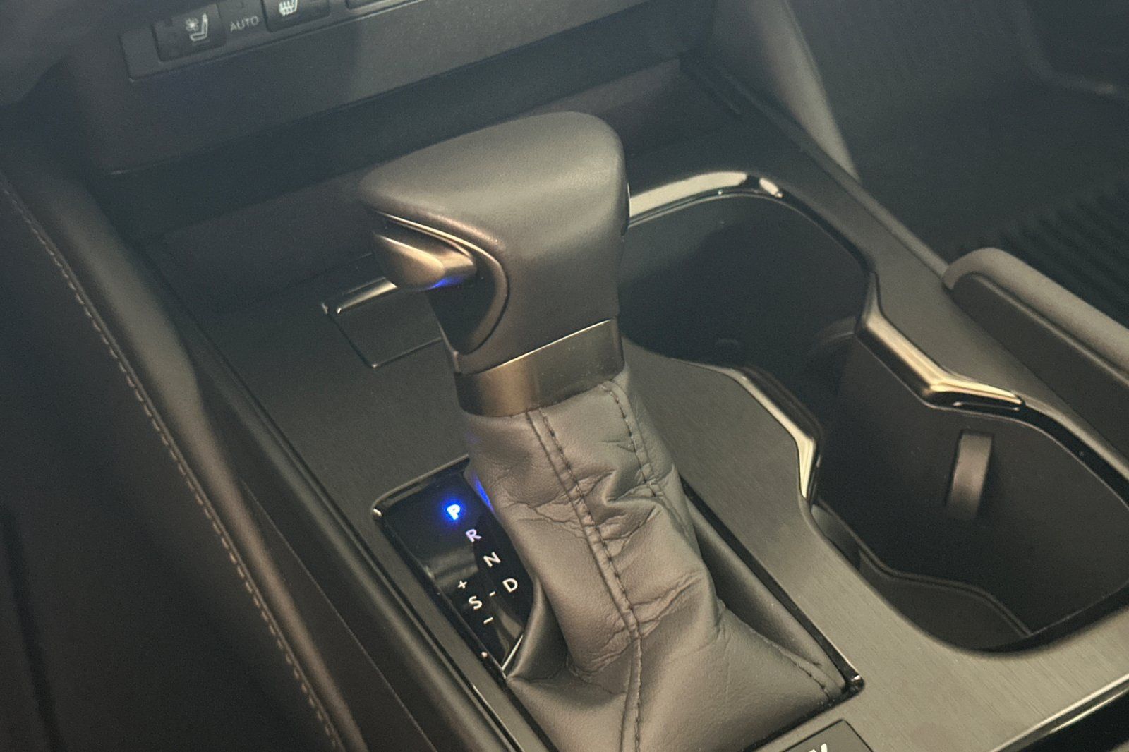 Used 2025 Lexus ES 300h w/ Premium Package FWD image 17