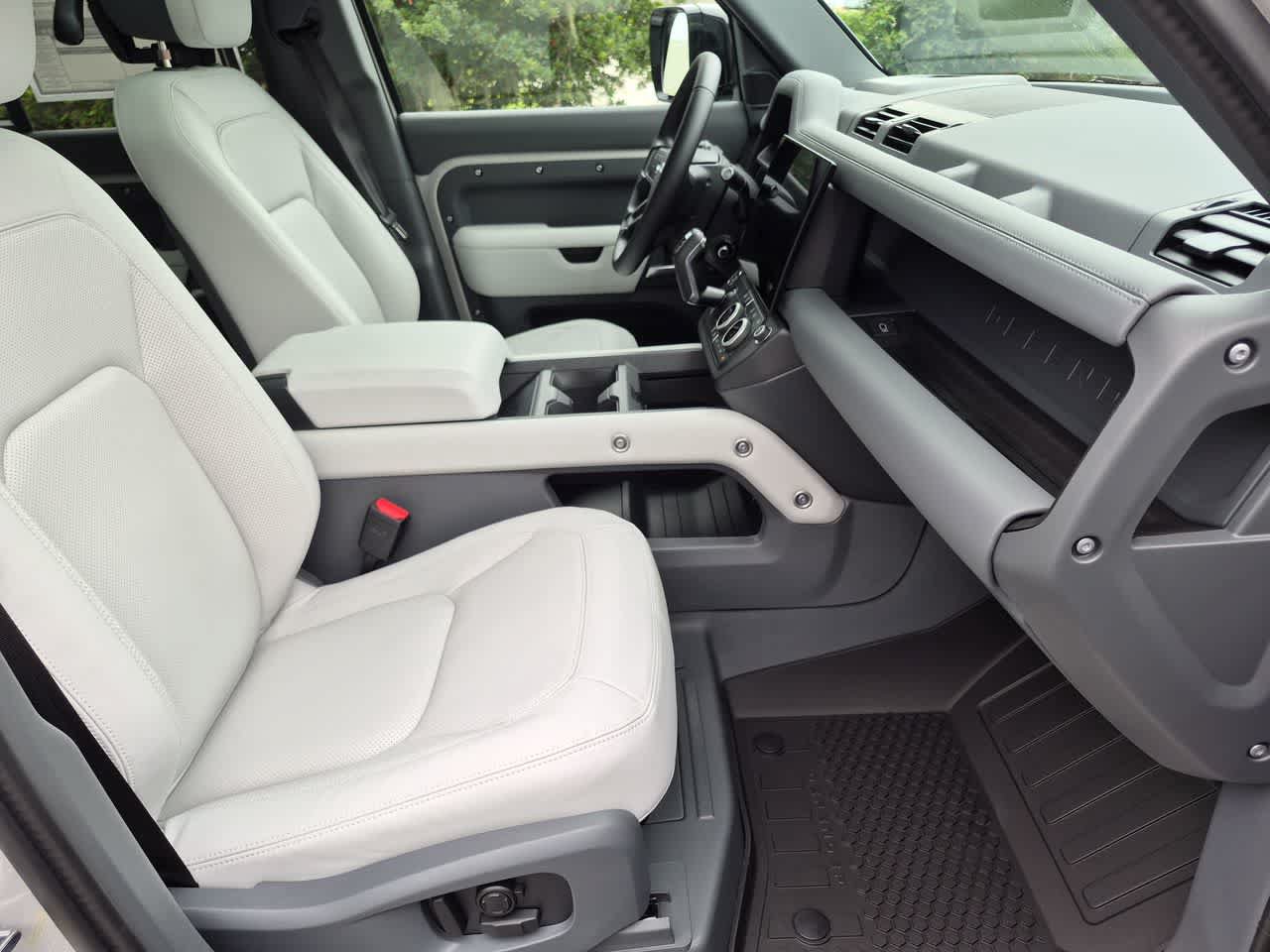 New 2026 Land Rover Defender 110 X-Dynamic SE AWD/4WD image 24