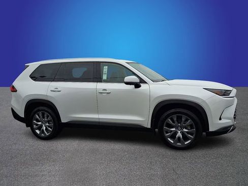 Used 2024 Toyota Grand Highlander AWD image 4