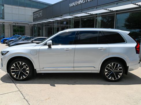 Used 2025 Volvo XC90 T8 Ultra w/ Protection Package Premier AWD/4WD image 8