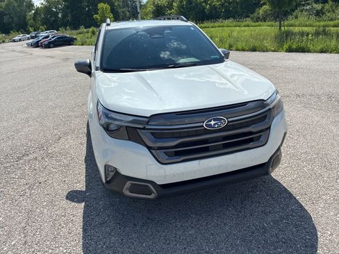 Certified 2025 Subaru Forester Limited AWD/4WD image 5
