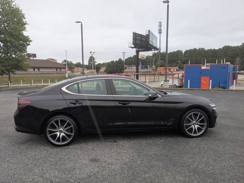 Used 2023 Genesis G70 2.0T image 4
