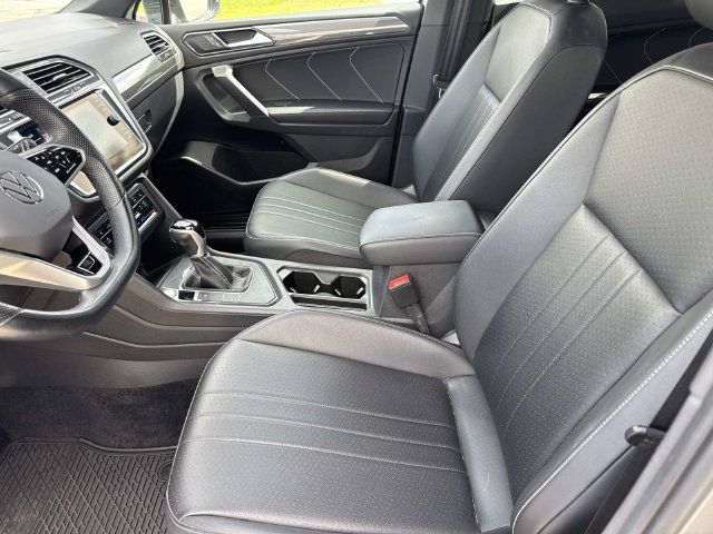 Certified 2023 Volkswagen Tiguan SE R-Line FWD image 22