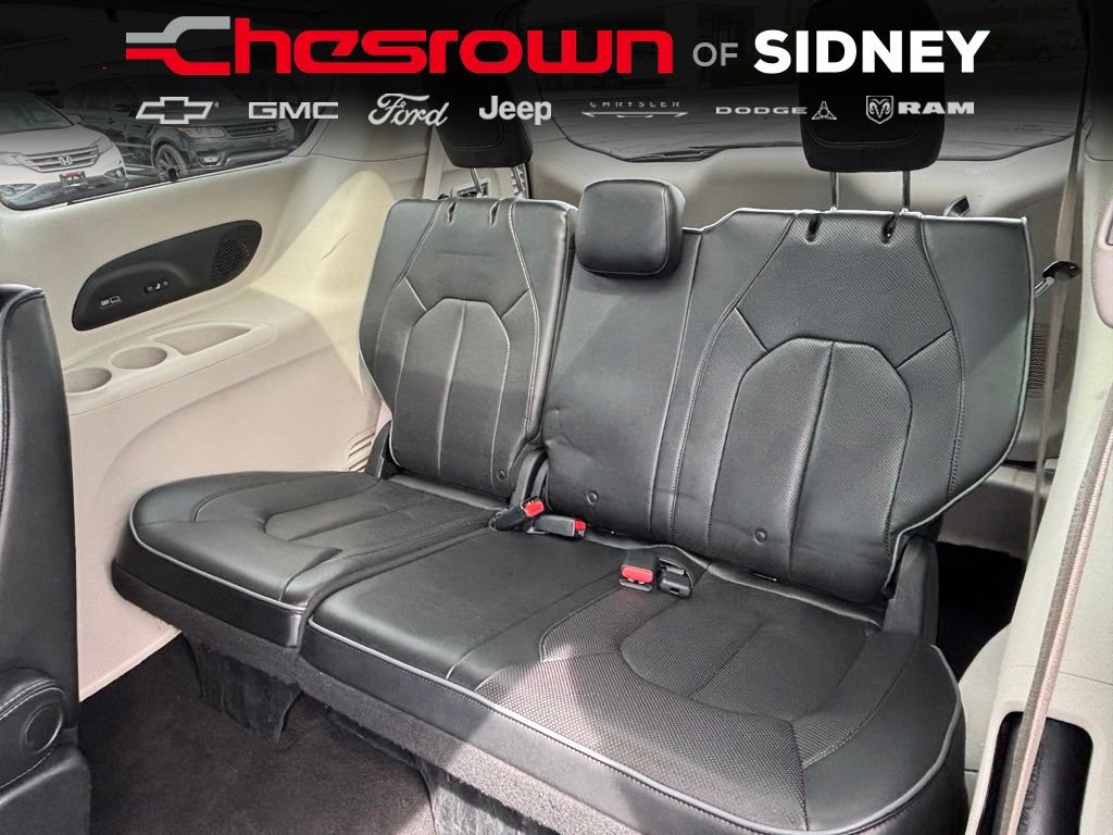 Used 2017 Chrysler Pacifica Limited w/ UConnect Theater Package FWD image 28