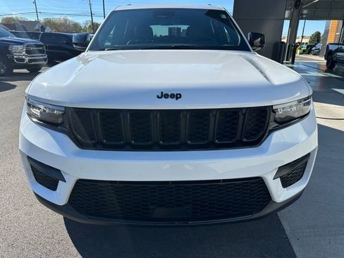 Certified 2025 Jeep Grand Cherokee Altitude image 10