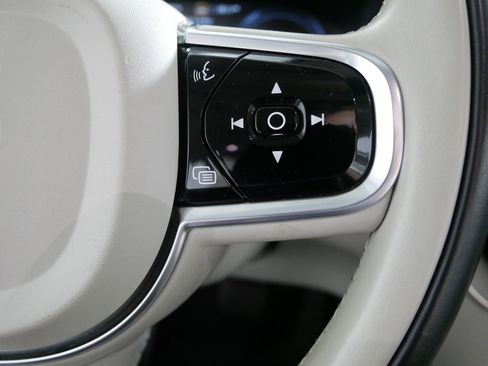 Used 2019 Volvo XC60 T8 Inscription w/ Advanced Package image 28