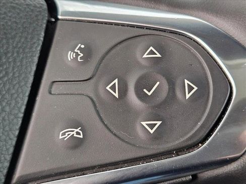 Used 2023 Chevrolet Traverse RS image 16