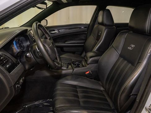 Used 2019 Chrysler 300 S image 10