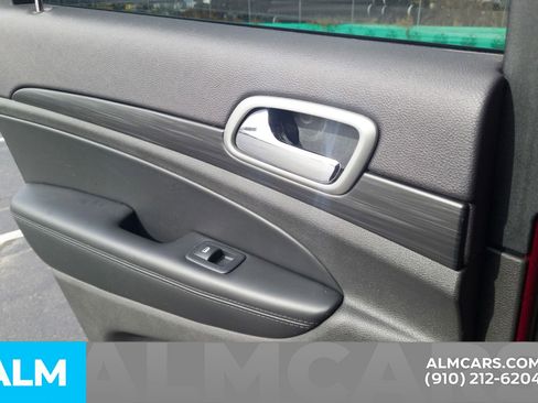 Used 2019 Jeep Grand Cherokee Altitude image 23