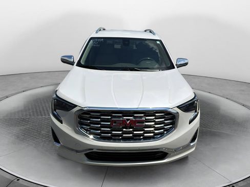 Used 2020 GMC Terrain Denali w/ Denali Premium Package FWD image 8