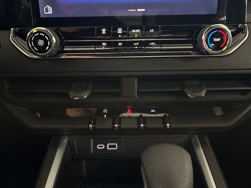 Used 2023 Chevrolet Colorado Trail Boss w/ Technology Package image 50