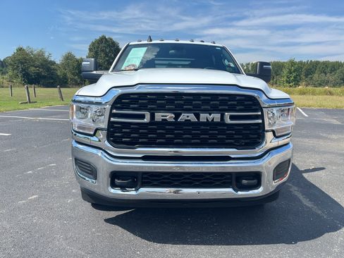 Used 2024 RAM 3500 SLT w/ Quick Order Package 2YG SLT AWD/4WD image 2