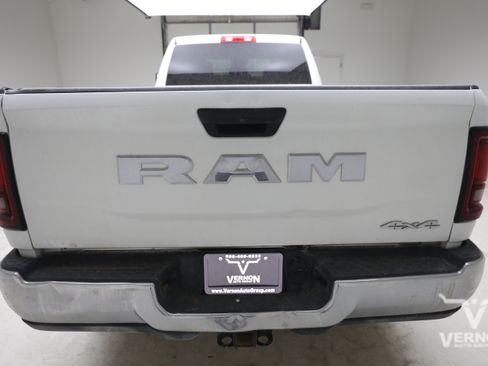 Used 2025 RAM 2500 Tradesman w/ Chrome Appearance Group AWD/4WD image 4