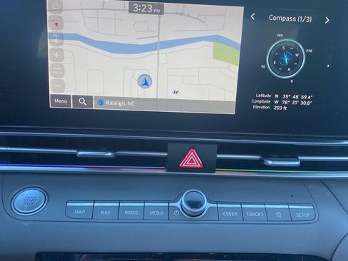 Used 2024 Hyundai Elantra SEL w/ Convenience Package image 4