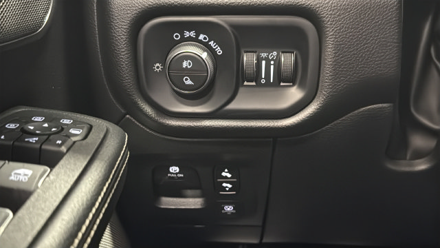 Used 2025 RAM 1500 Laramie w/ Night Edition AWD/4WD image 33