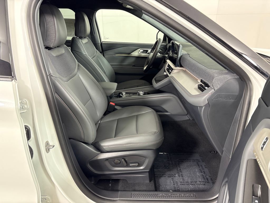 New 2027 Ford Explorer Active w/ Active Comfort Package RWD image 5