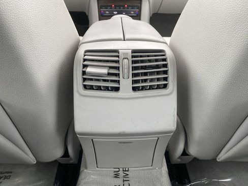 Used 2014 Mercedes-Benz E 350 Luxury image 22