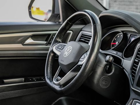 Used 2020 Volkswagen Atlas Cross Sport SE w/ Panoramic Sunroof Package FWD image 13