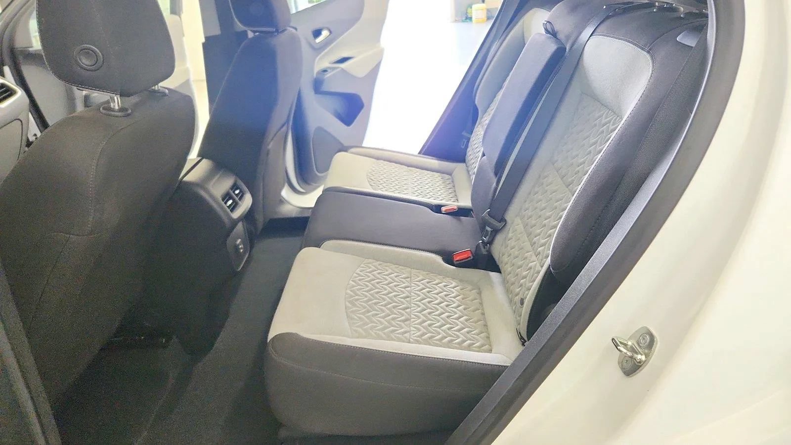 Used 2023 Chevrolet Equinox LS w/ LS Convenience Package FWD image 25