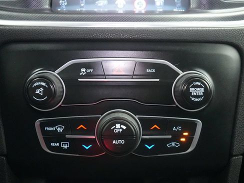 Used 2016 Dodge Charger SXT RWD image 28