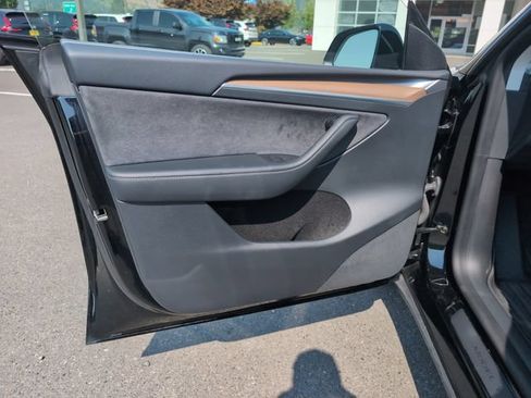 Used 2023 Tesla Model Y Long Range AWD/4WD image 16