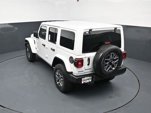 Used 2025 Jeep Wrangler Unlimited Sahara AWD/4WD image 37