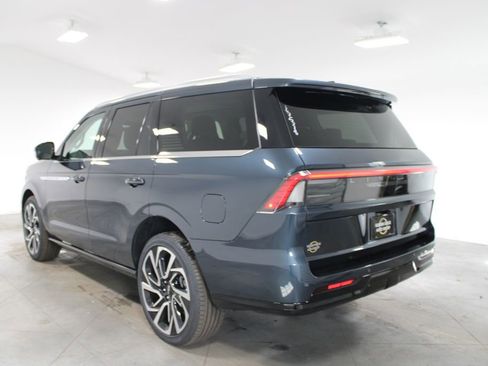 New 2026 Lincoln Navigator Reserve image 6