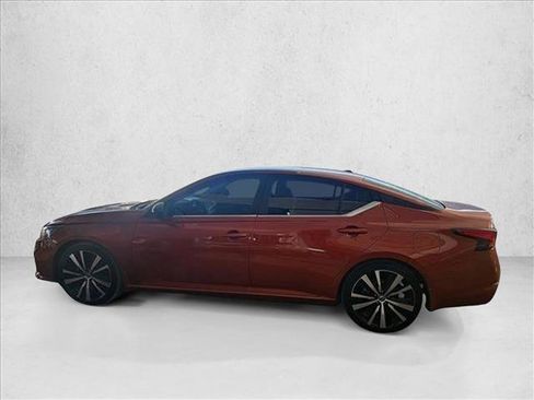 Used 2021 Nissan Altima 2.5 SR image 2