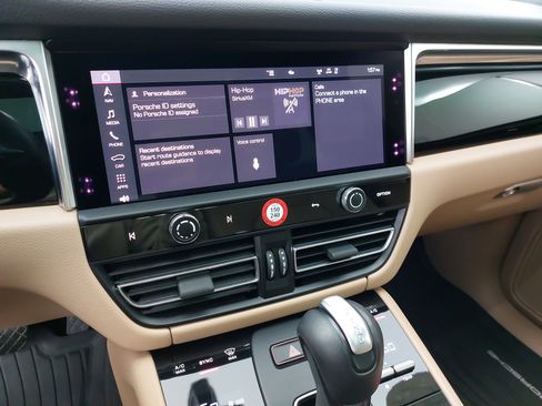 Used 2024 Porsche Macan image 22