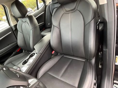 Used 2025 Genesis G70 2.5T image 35