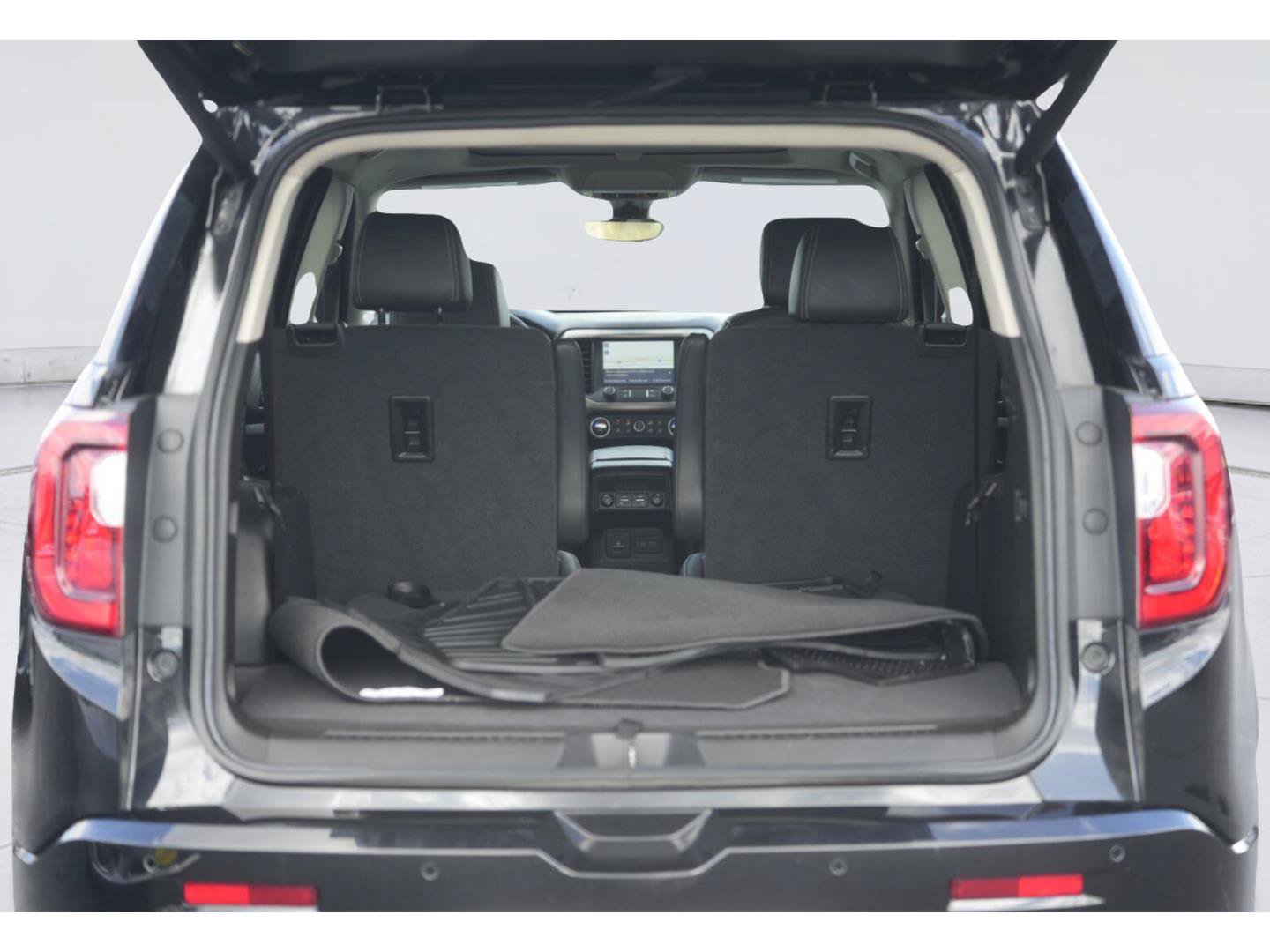 Used 2023 GMC Acadia Denali w/ Denali Ultimate Package FWD image 33