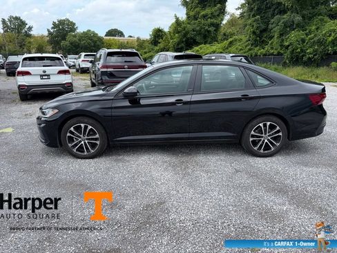 Used 2025 Volkswagen Jetta Sport FWD image 2