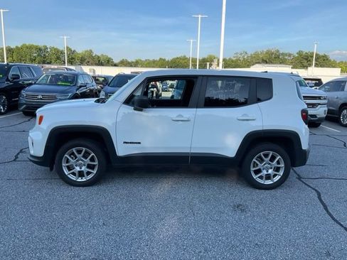 Used 2023 Jeep Renegade Latitude AWD/4WD image 4