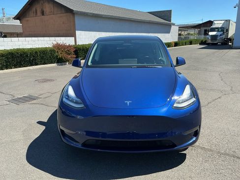 Used 2022 Tesla Model Y Long Range AWD/4WD image 5