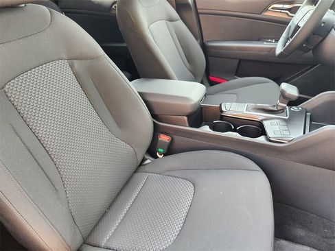 New 2026 Kia Sportage LX image 10