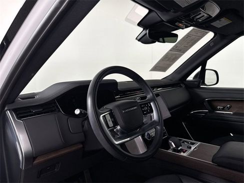 Certified 2023 Land Rover Range Rover SE image 9