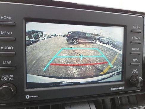 Used 2022 Toyota RAV4 LE image 15