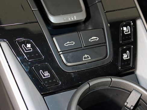 Used 2025 Porsche 911 Carrera image 34