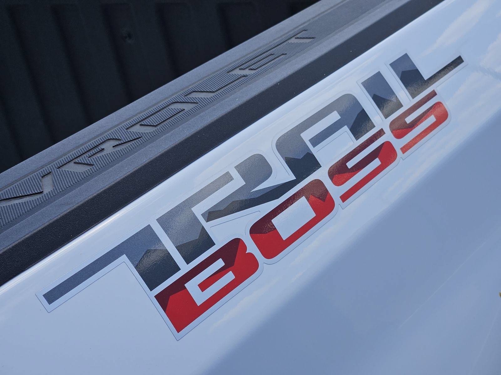 New 2026 Chevrolet Silverado 1500 LT Trail Boss w/ LPO, Dark Essentials Package AWD/4WD image 14