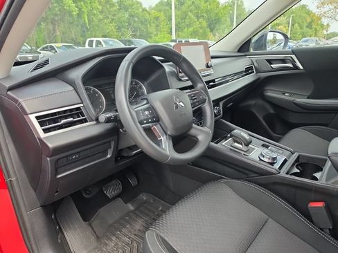 Used 2024 Mitsubishi Outlander ES FWD image 14