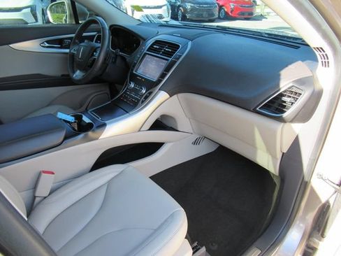 Used 2020 Lincoln Nautilus FWD image 12