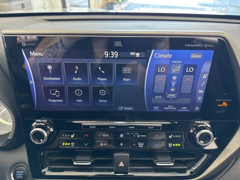 Used 2022 Toyota Highlander Limited w/ Protection Package #3 (TMS) AWD/4WD image 27